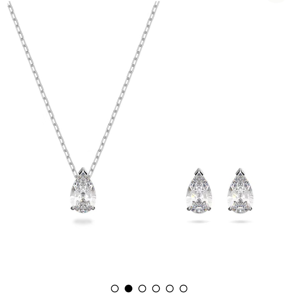 Swarovski pear shaped set